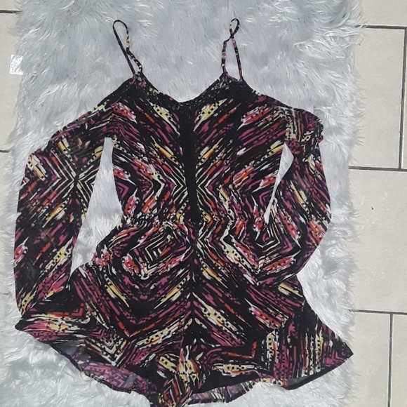 Material Girl Pants - Romper multicolor cold shoulder zise medium.